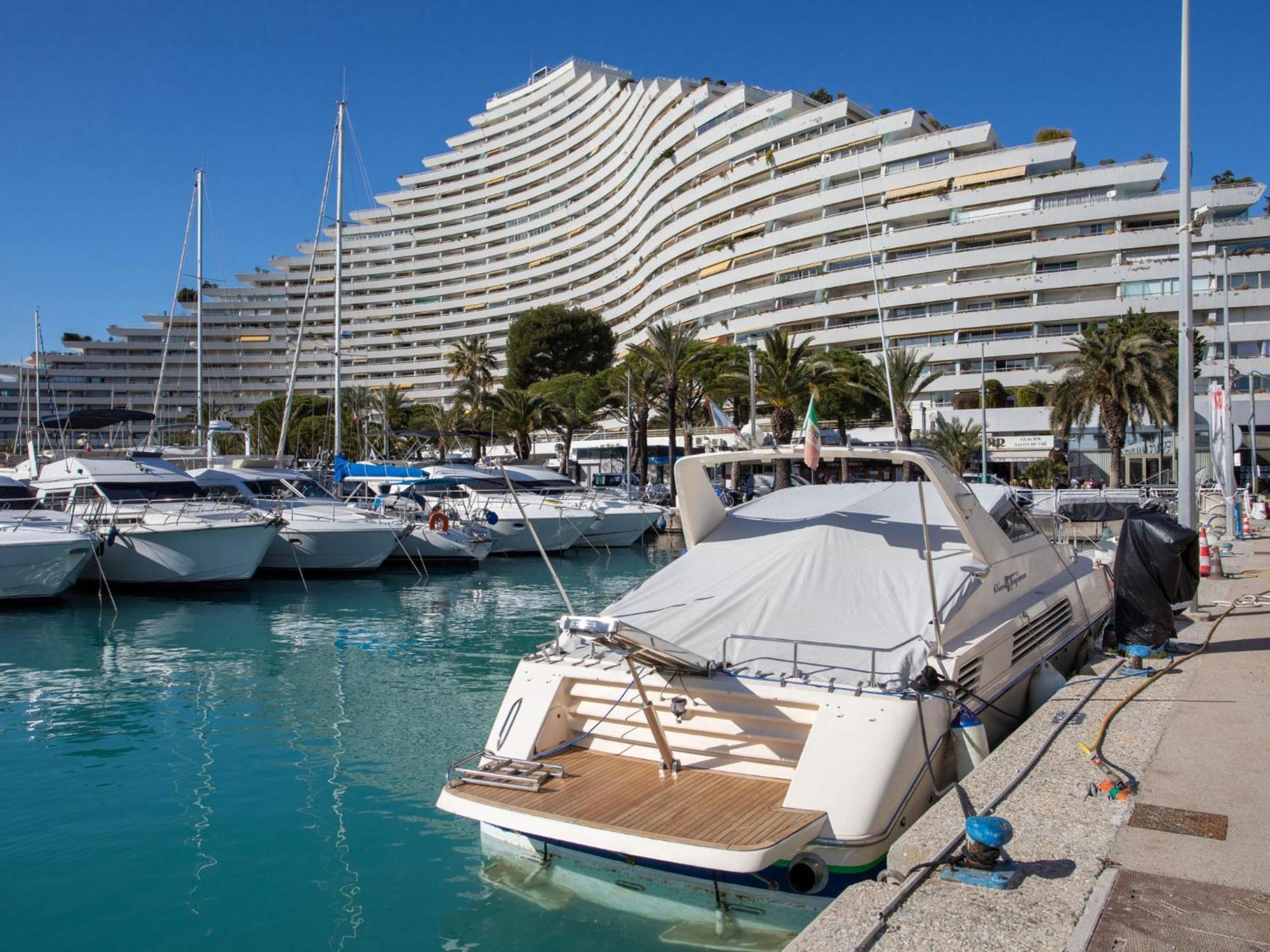 Apartment Le Corail By Interhome